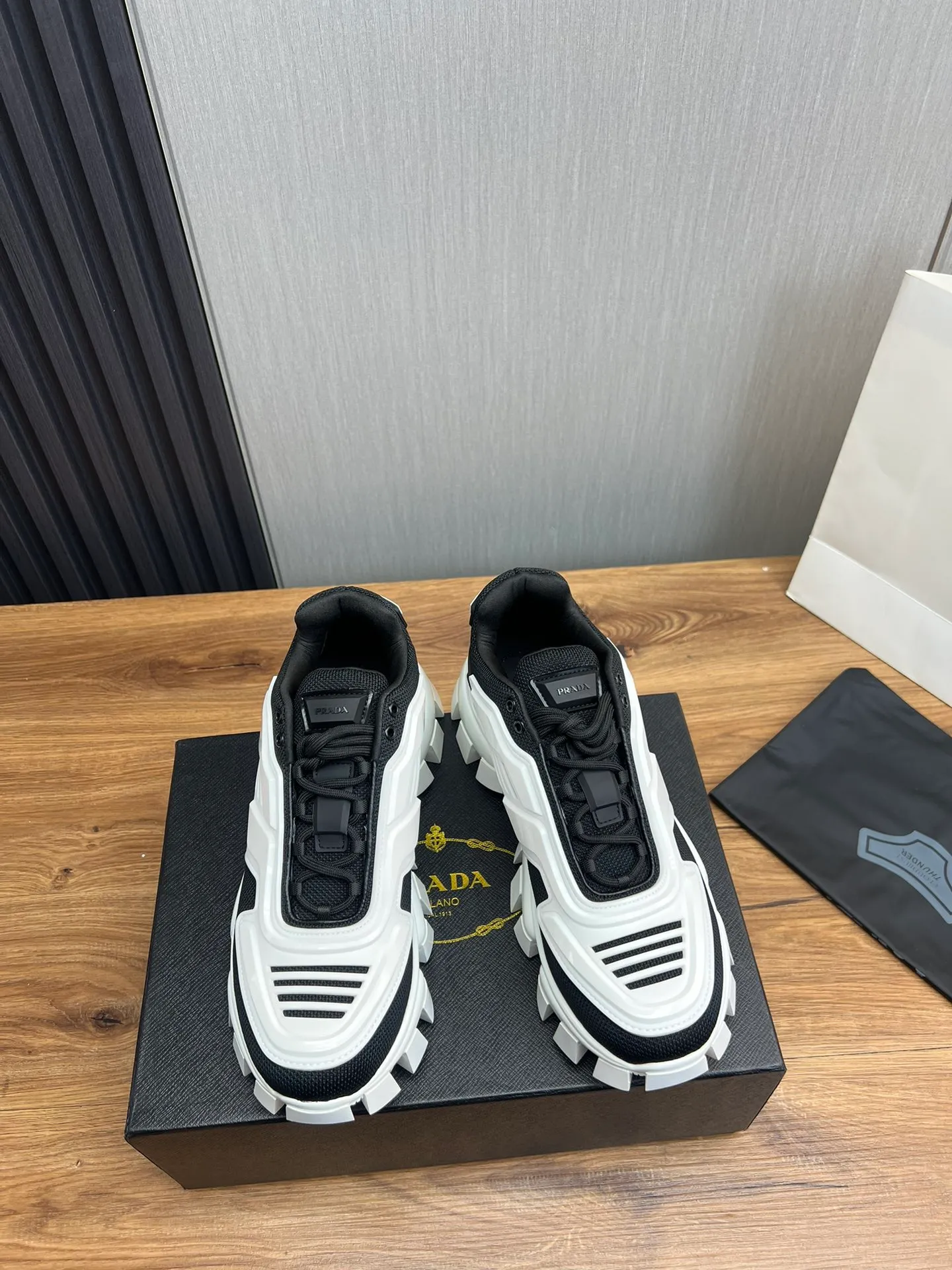 Men's shoes 💰620💰 [PRADA] Popular thick-soled shoes for couples 👩‍❤️‍👨 Available all year round ✔️Official website synchronization Original fly-knit film fabric + cowhide lining, 1⃣️ to 1⃣️ replica, original sole, 36-45 (45 made to order, non-refundable)